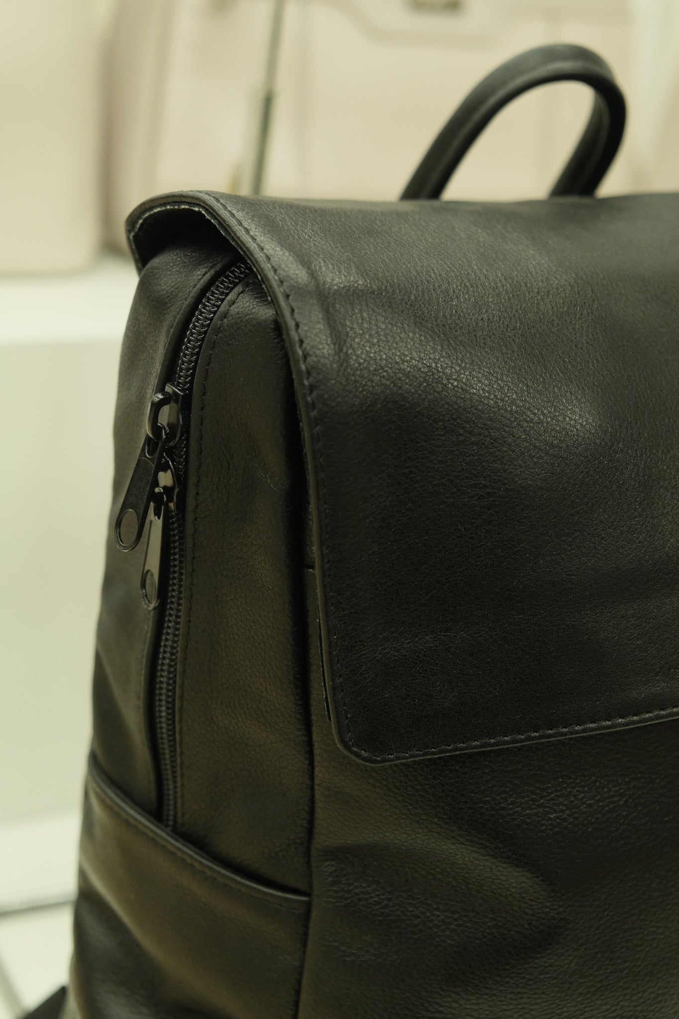 Lietuvių gamybos natūralios odos kuprinė