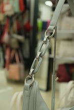 Įkelti vaizdą į galerijos rodinį, Pilka Gilda Tohetti rankinė
