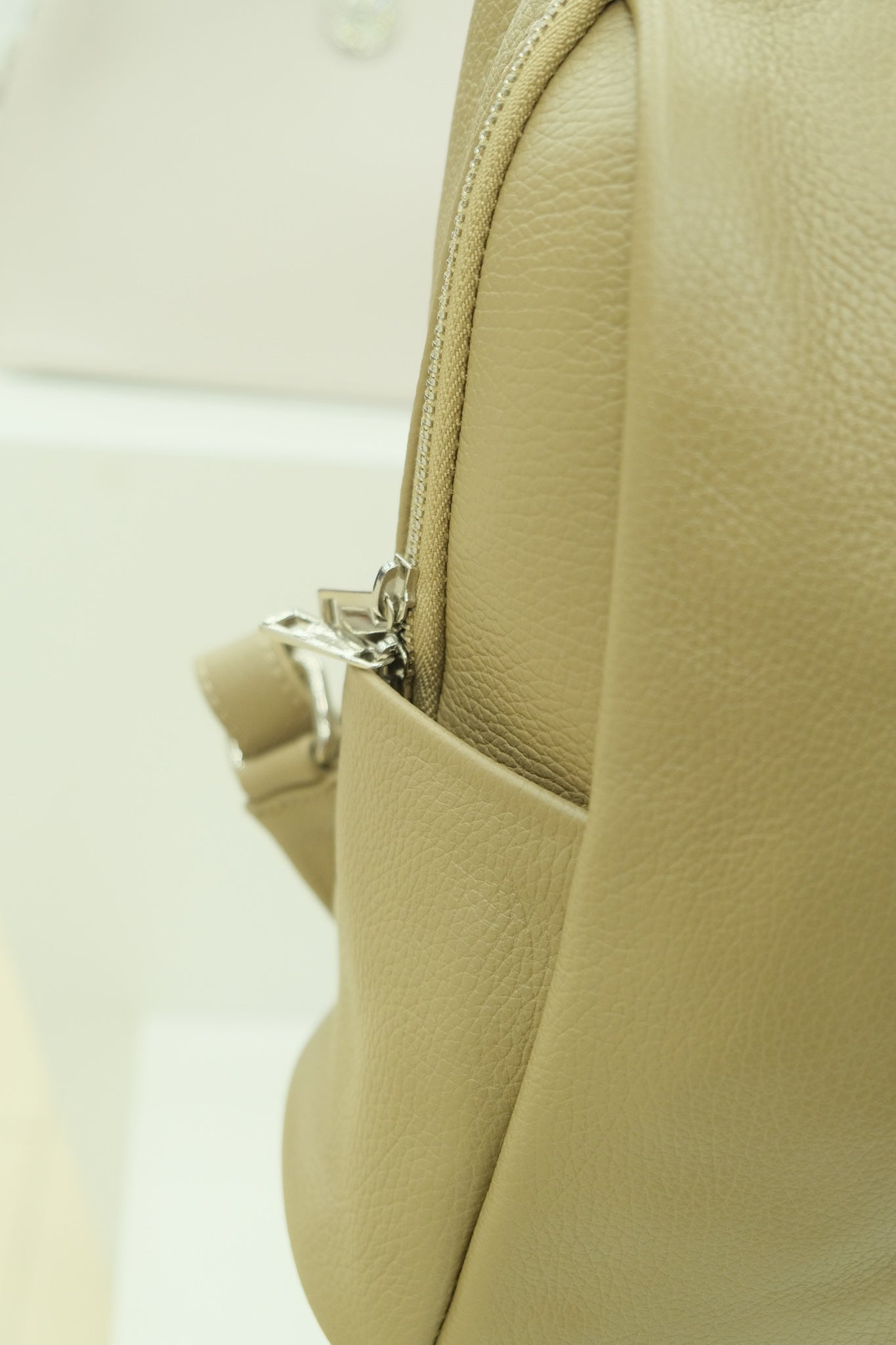 Natūralios odos kuprinė