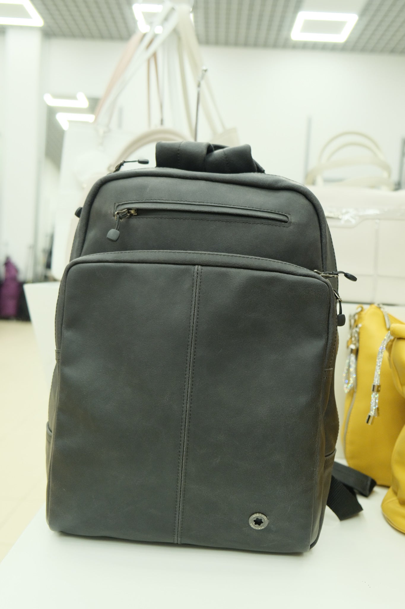 Lietuvių gamybos natūralios odos kuprinė