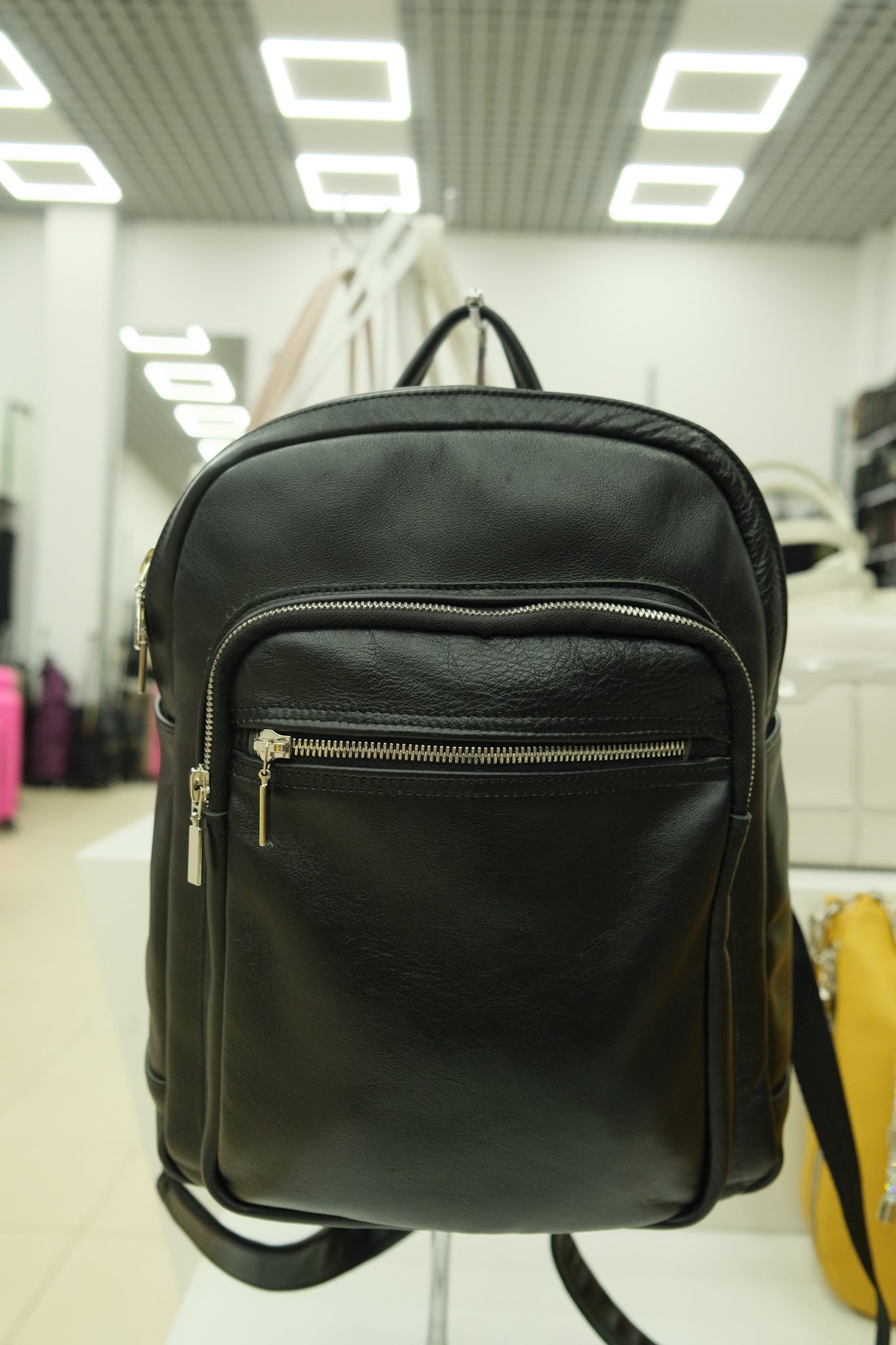 Lietuvių gamybos natūralios odos kuprinė – juoda