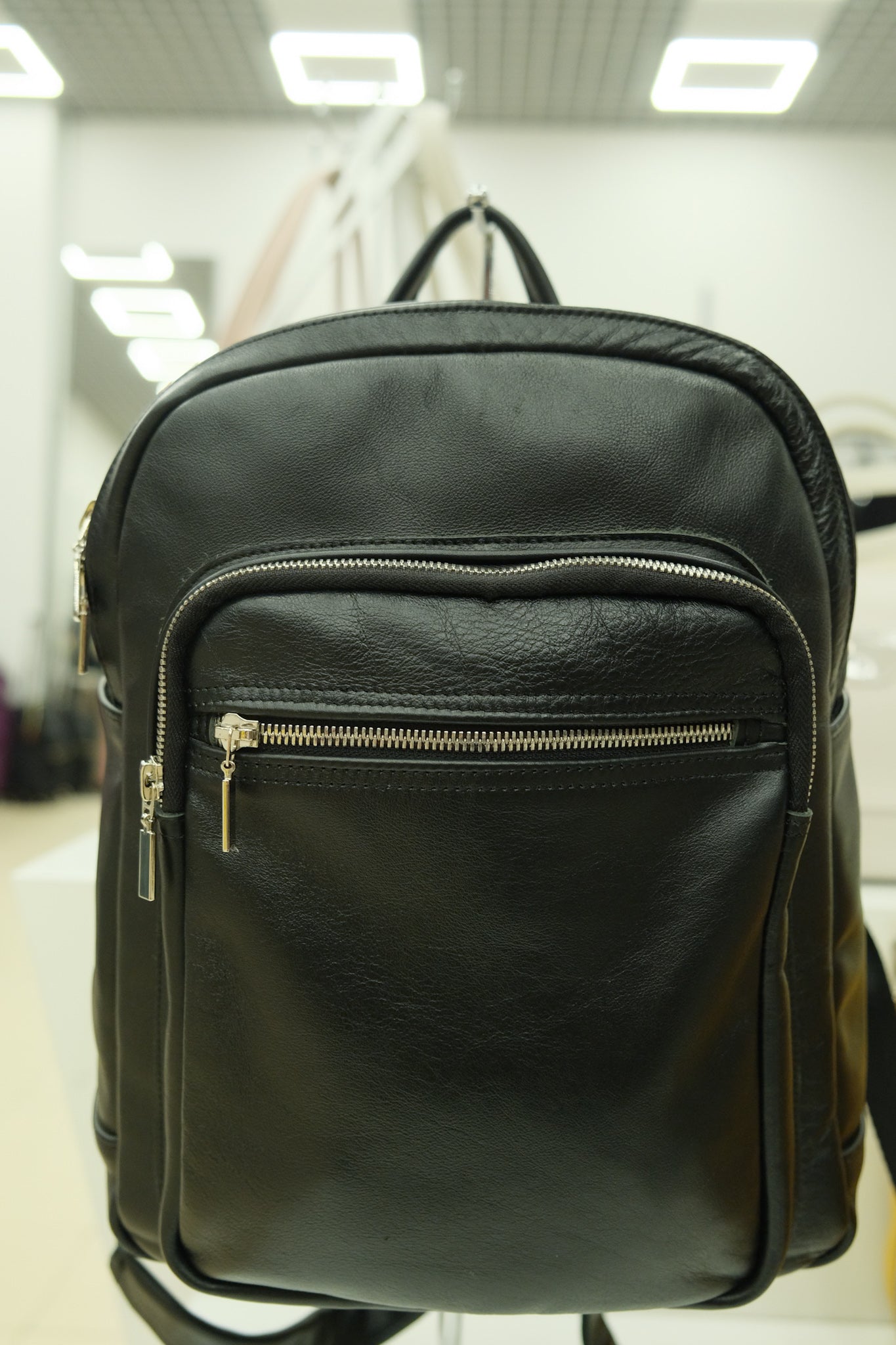 Lietuvių gamybos natūralios odos kuprinė – juoda