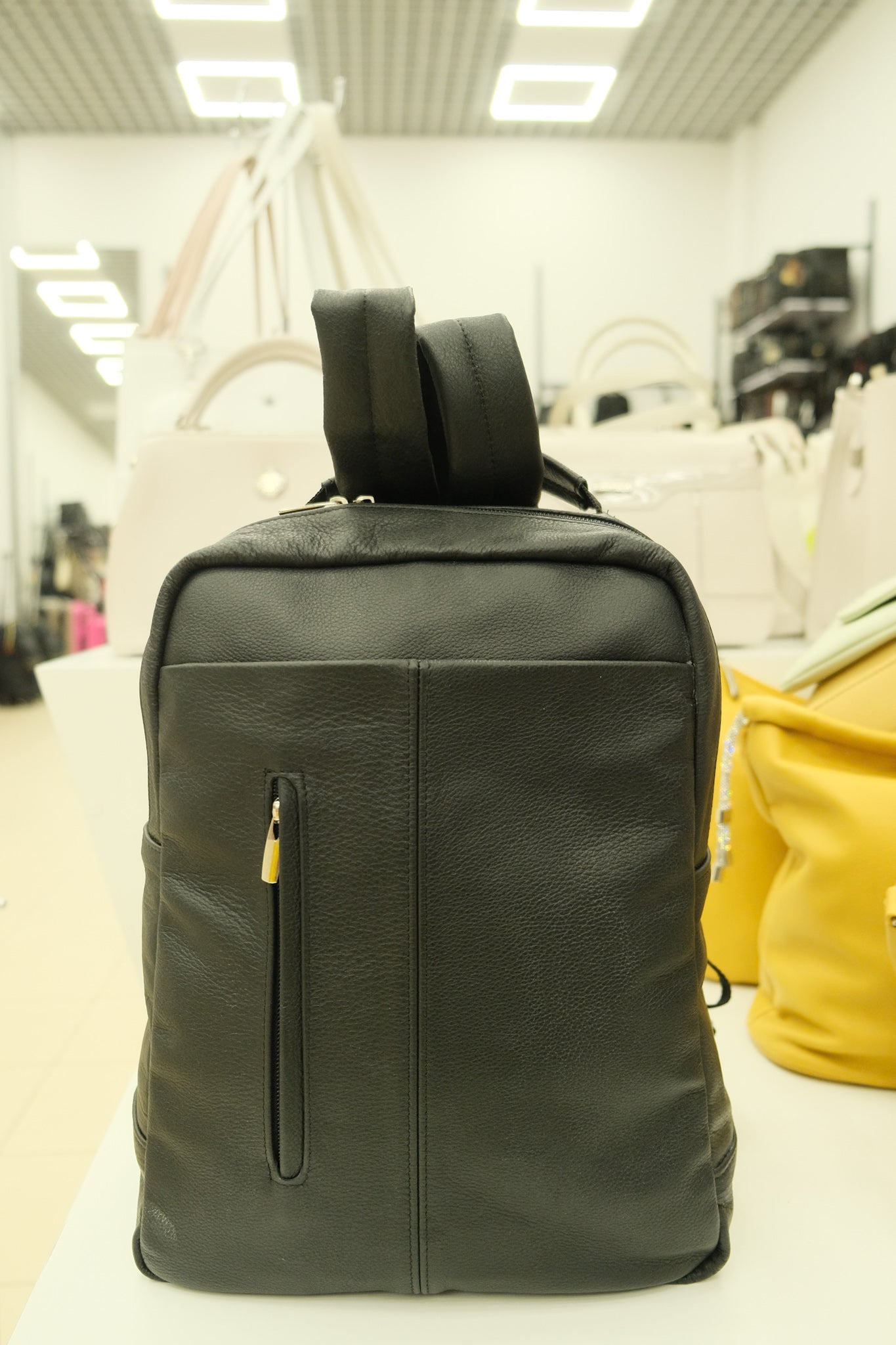 Lietuvių gamybos natūralios odos kuprinė